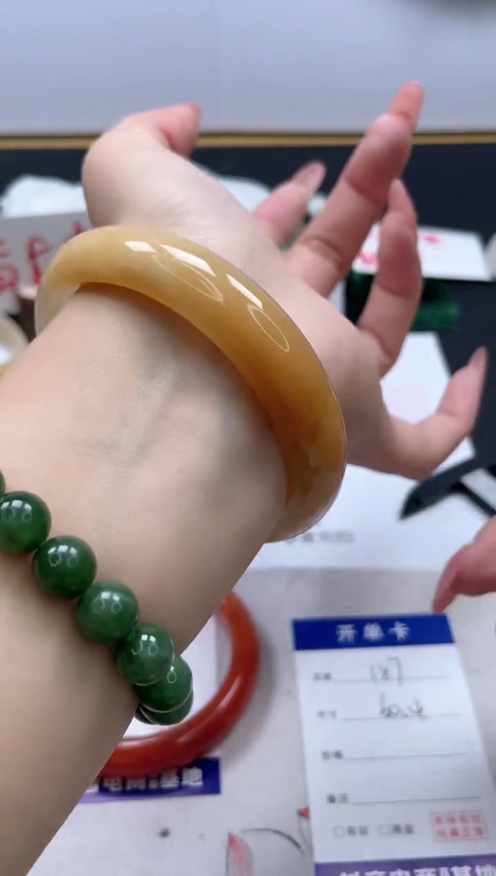 【闪购商品】石英质玉手镯未镶嵌187/60.4