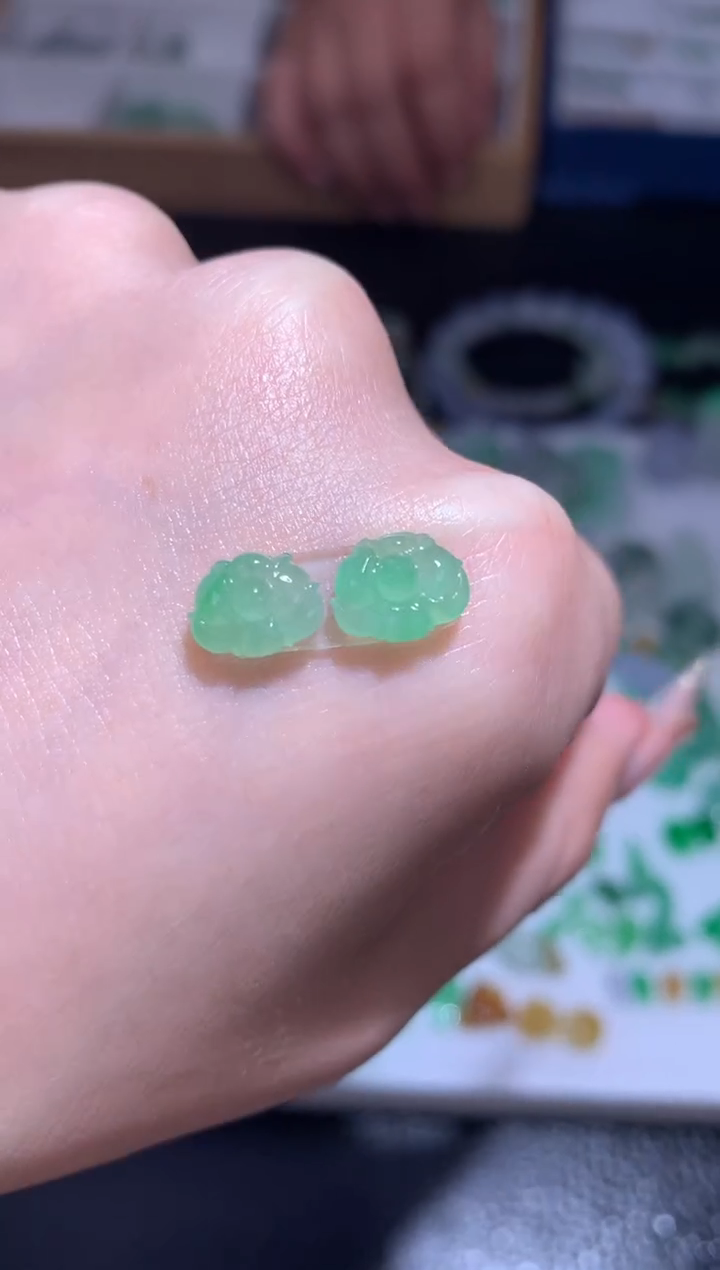 未镶嵌定制翡翠一对花花