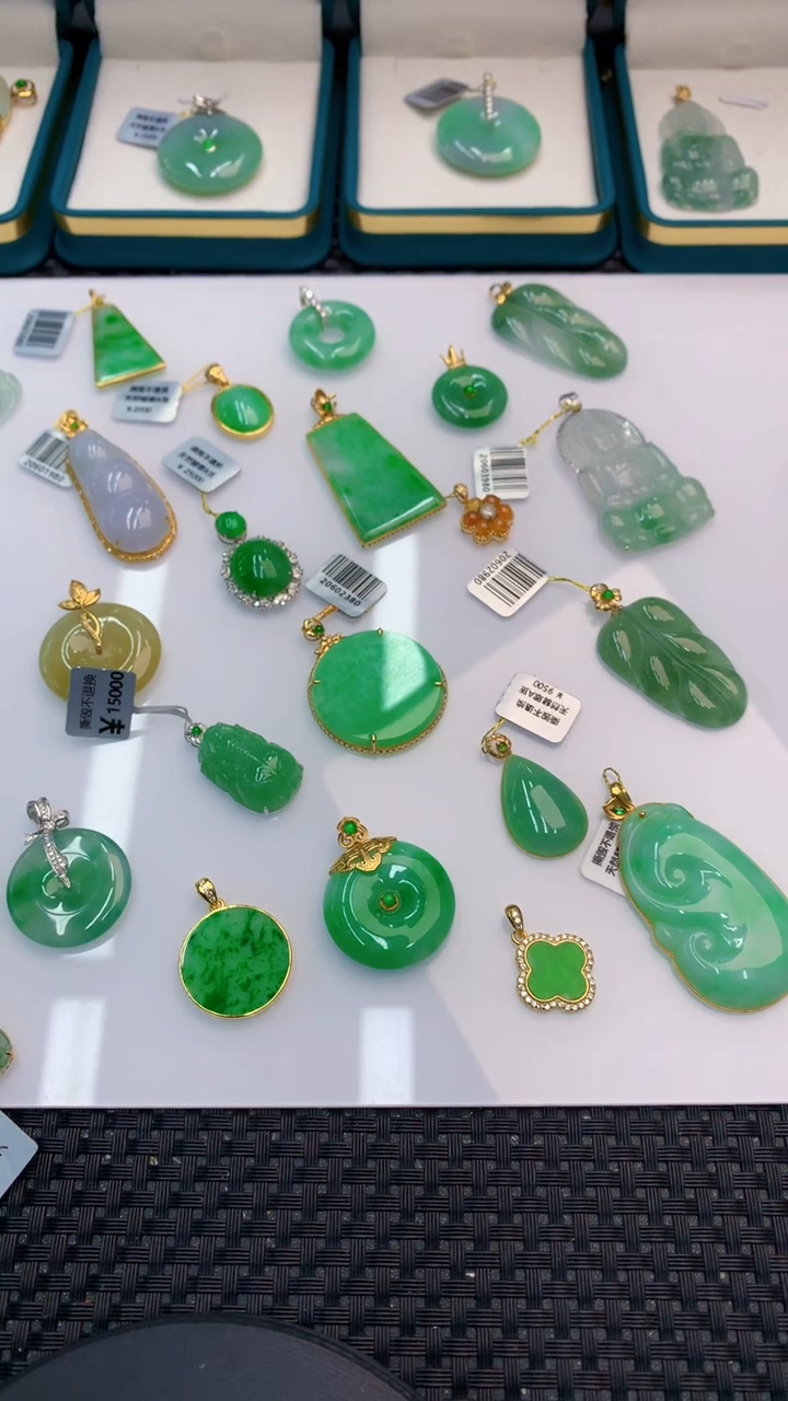 【闪购商品】翡翠颈饰未镶嵌            8