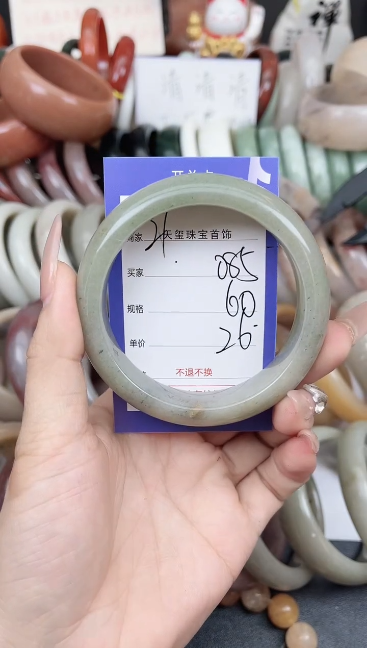 未镶嵌手镯石英质玉085