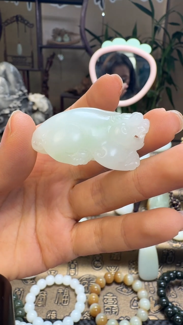 颈饰未镶嵌和田玉白玉貔貅