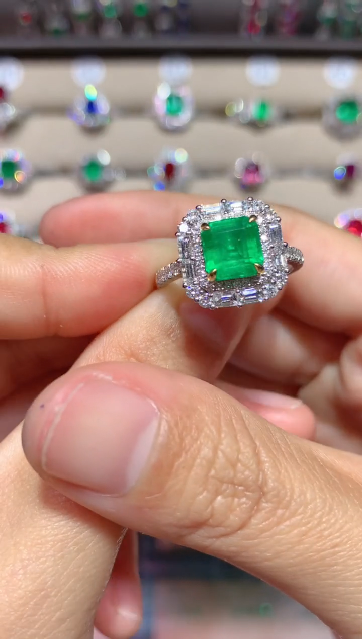 【闪购商品】祖母绿戒指18K金镶嵌1.54CT