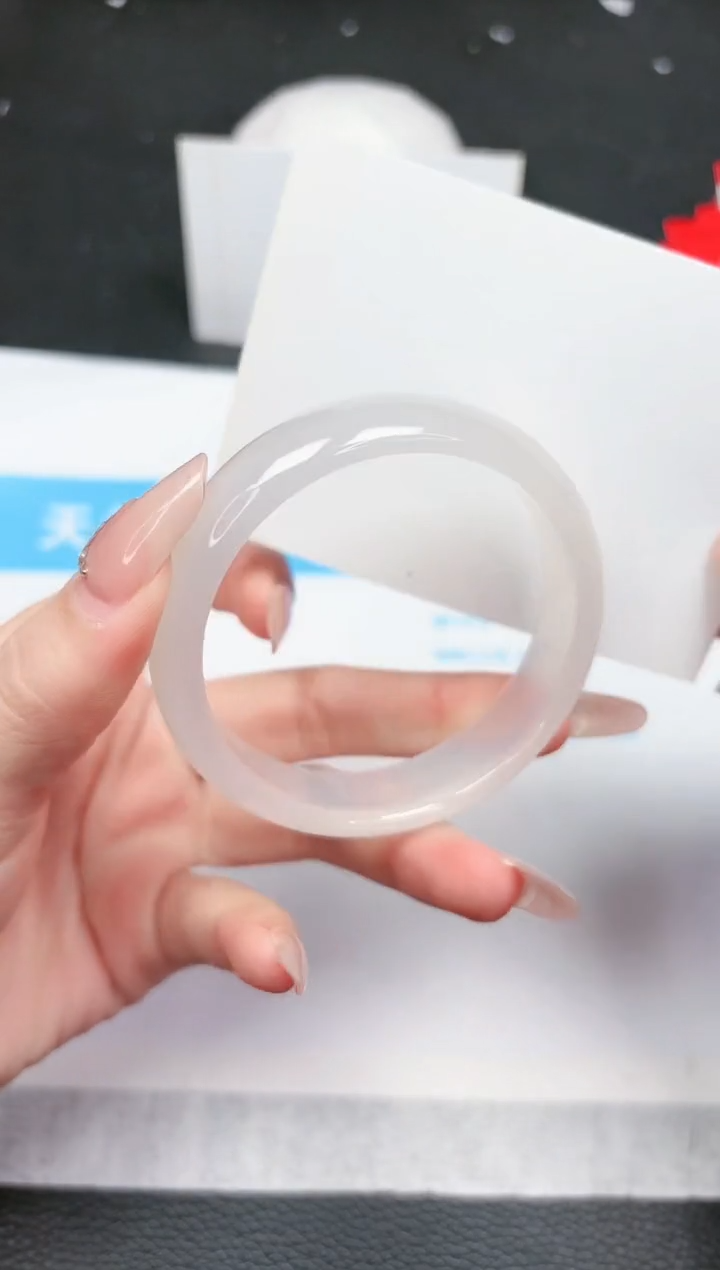 【闪购商品】石英质玉手镯未镶嵌853-56.5