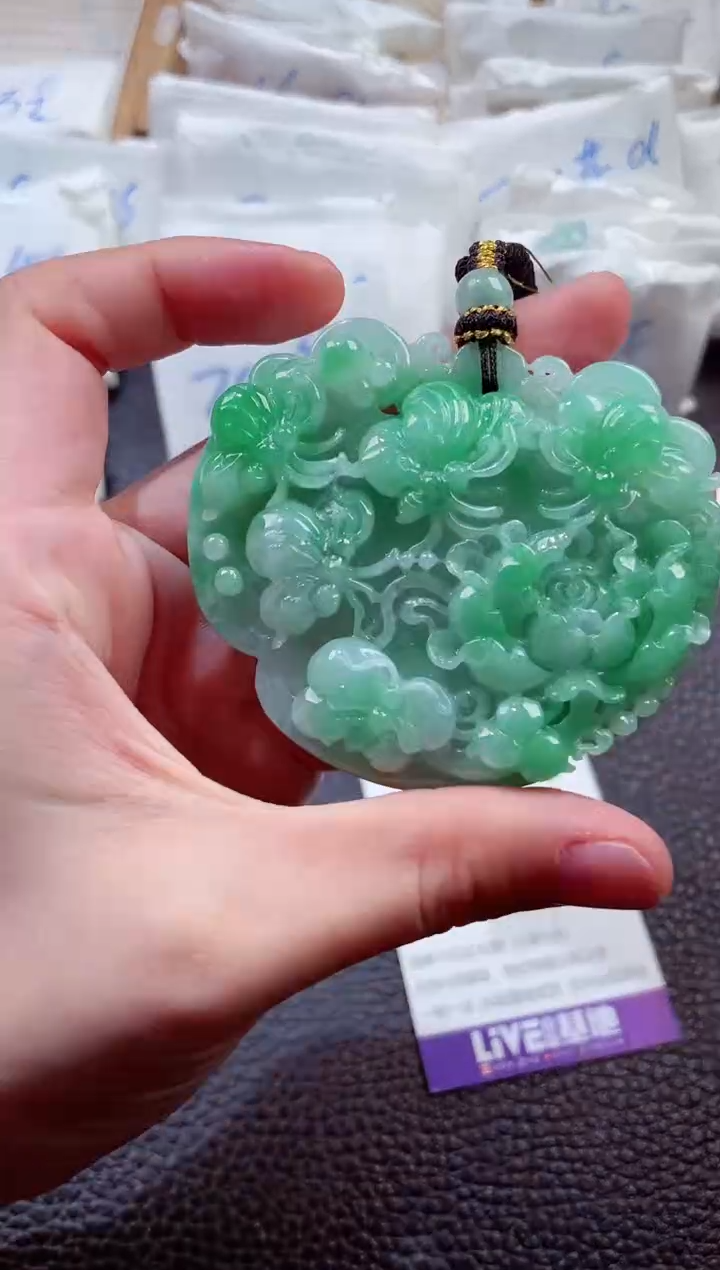翡翠未镶嵌颈饰00000645