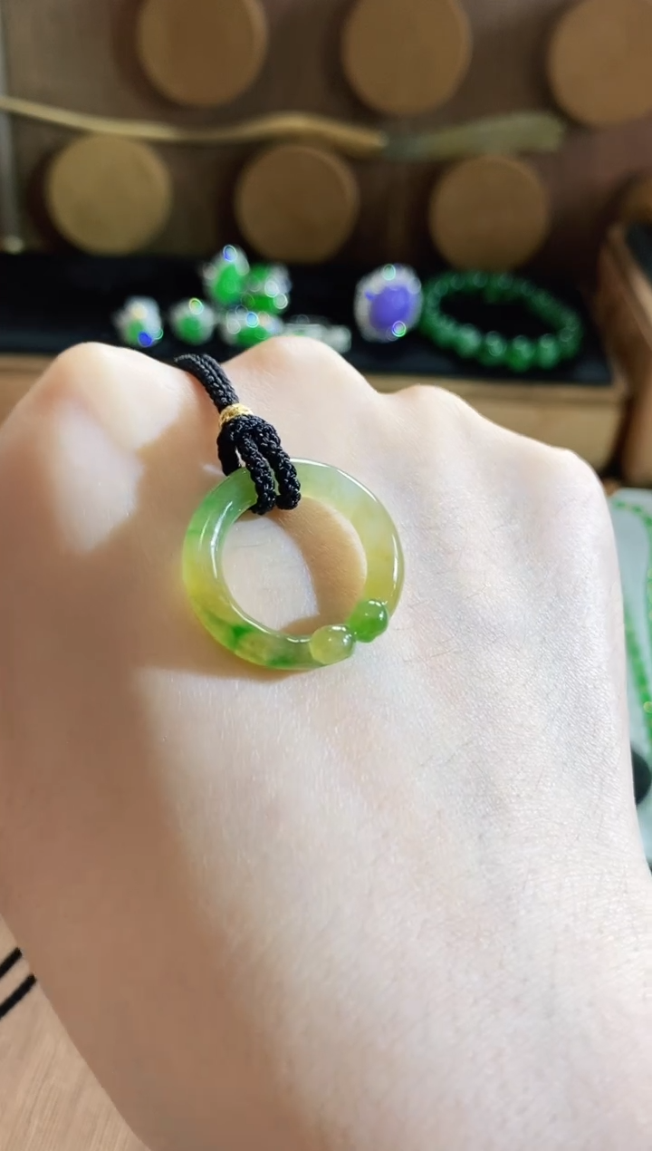 翡翠未镶嵌颈饰吊坠