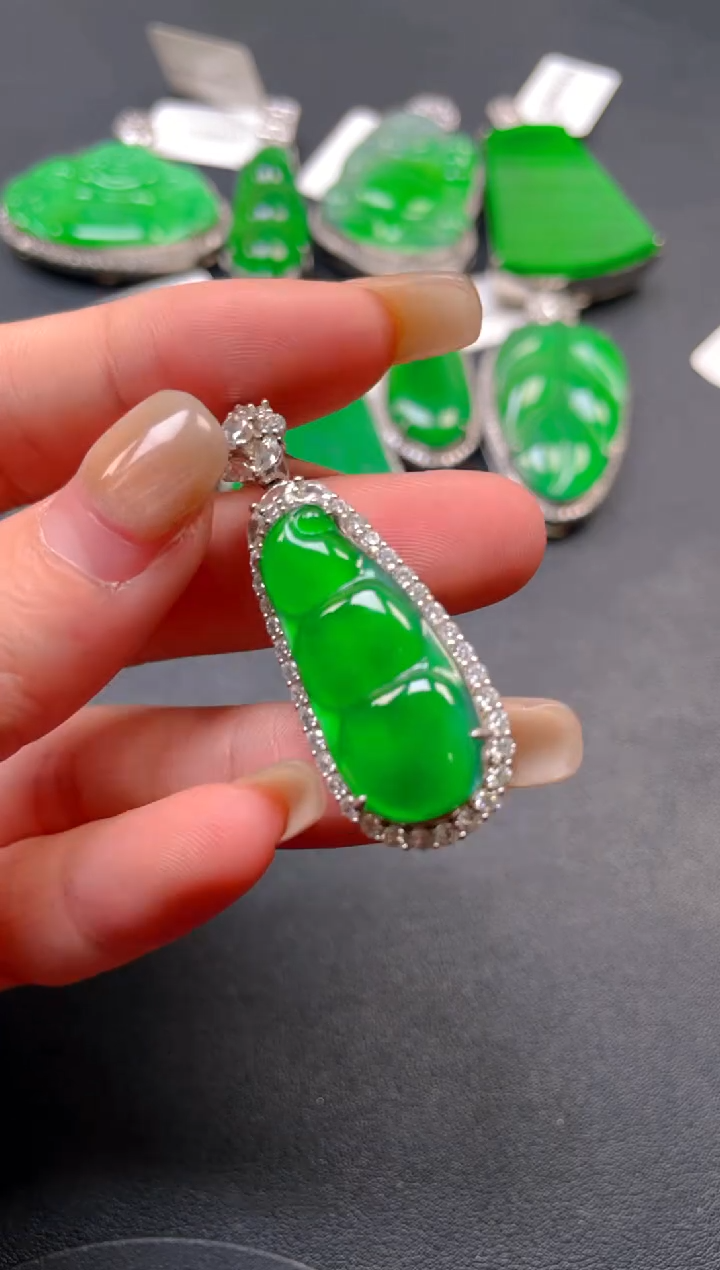 颈饰银S925镶嵌翡翠吊坠