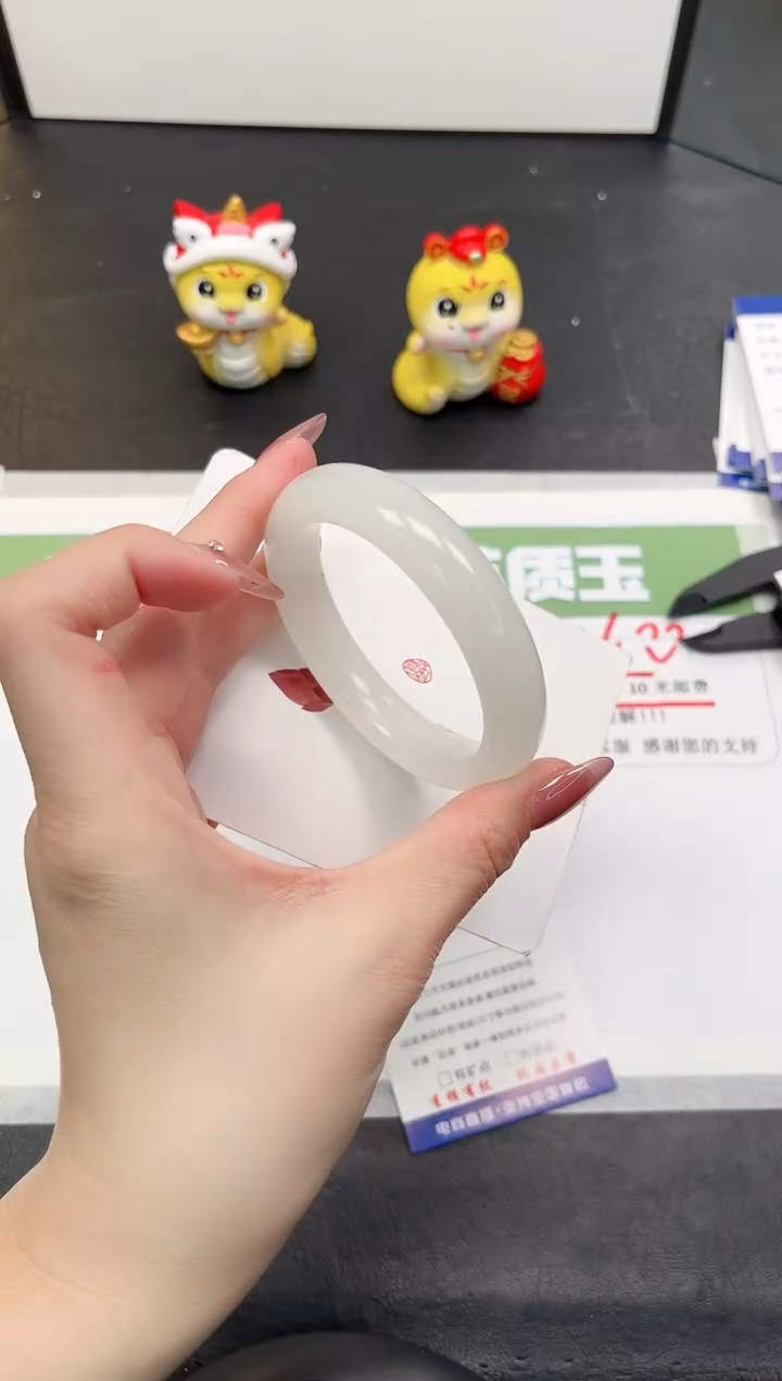 【闪购商品】石英质玉手镯未镶嵌195-55