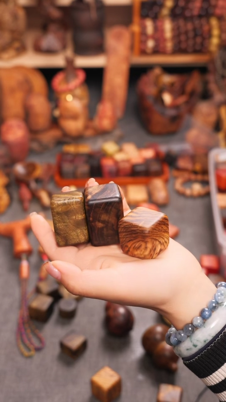 非洲檀香无事牌仙****心黄檀黄清香方糖手把件