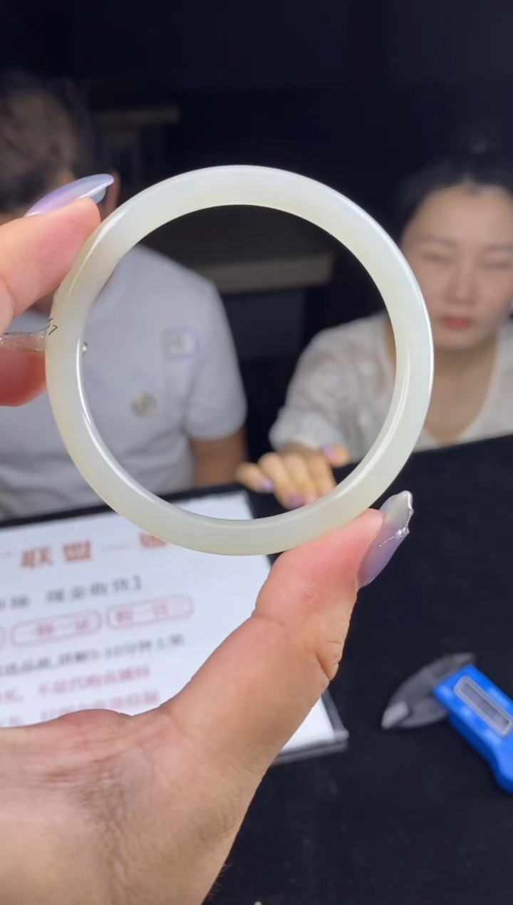 和田玉手镯未镶嵌多样性-手镯-SZ261