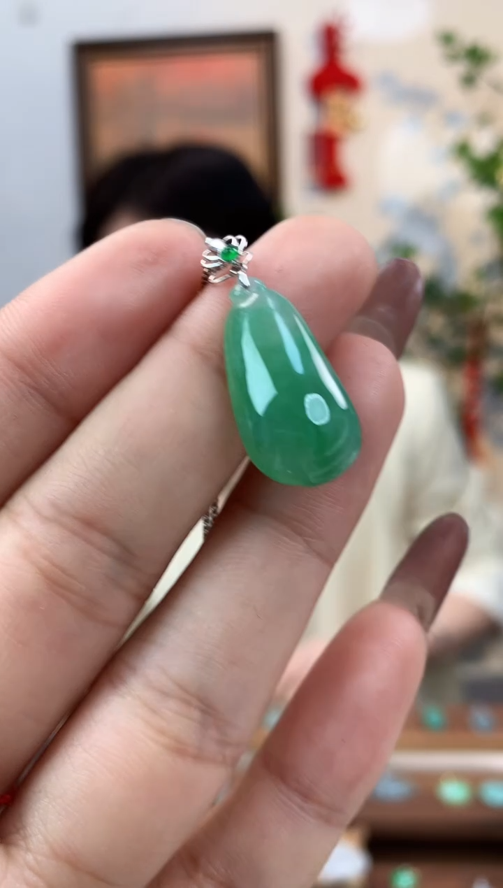 【闪购商品】翡翠吊坠(不含链)18K金镶嵌福瓜