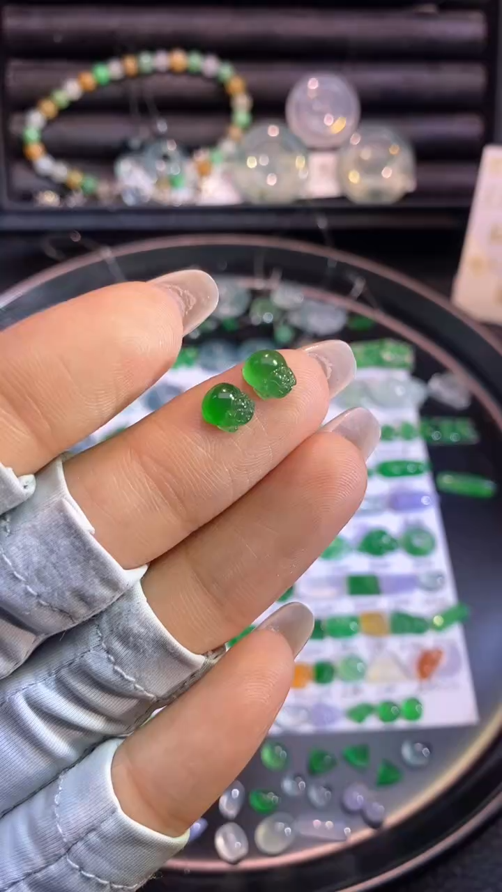 翡翠挂件未镶嵌金蟾