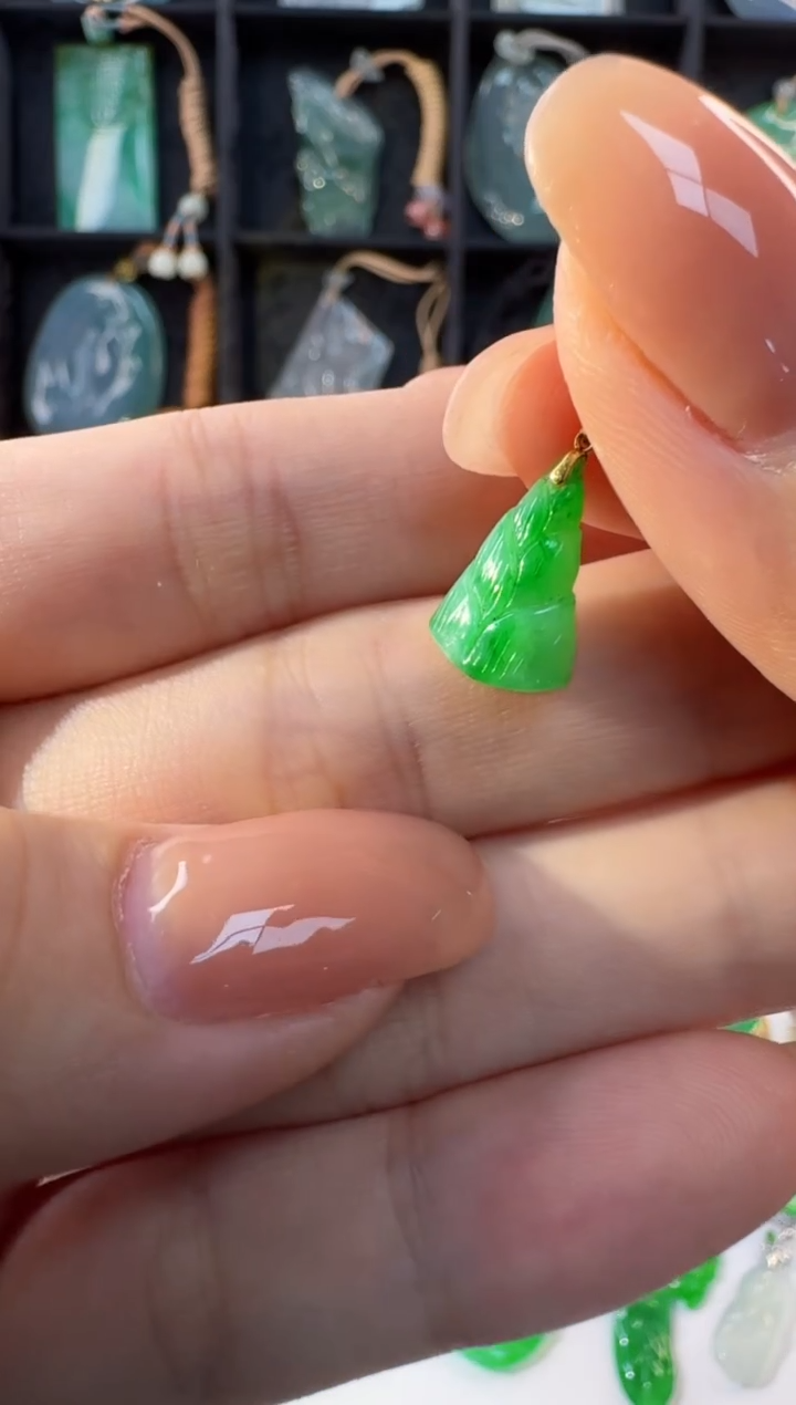 颈饰18K金镶嵌翡翠缅甸A货翡翠