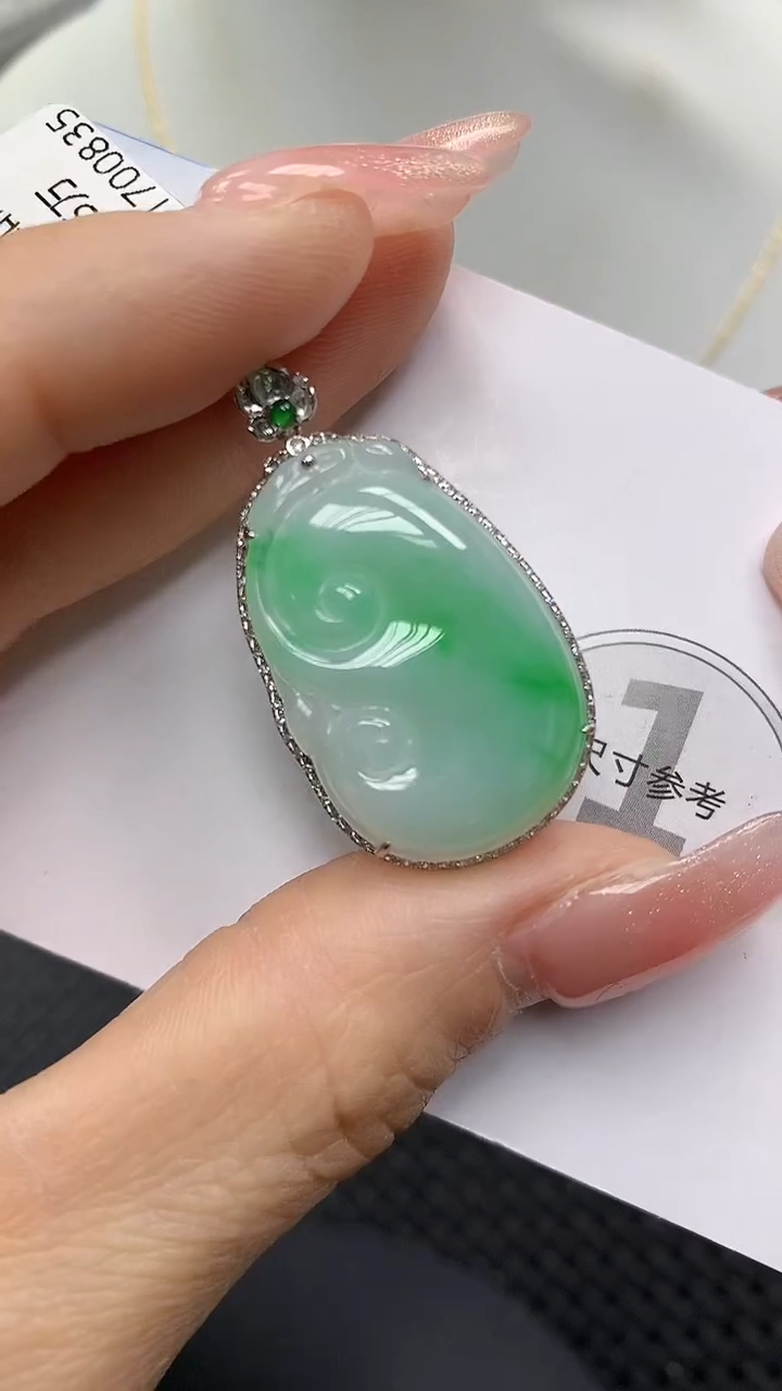 颈饰18K金镶嵌翡翠 11111111111