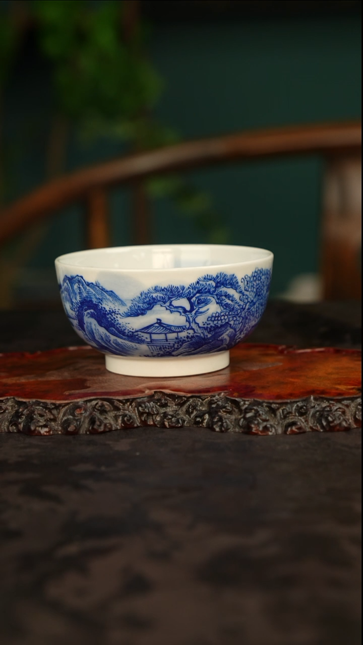 青花手绘山水主人杯
