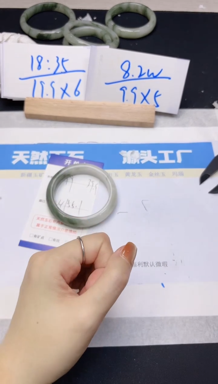 【闪购商品】石英质玉手镯未镶嵌199