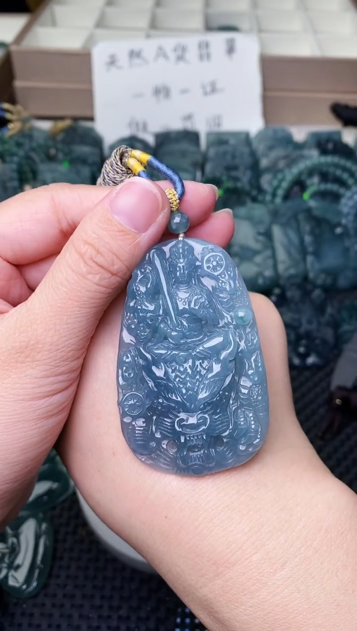 颈饰未镶嵌翡翠 