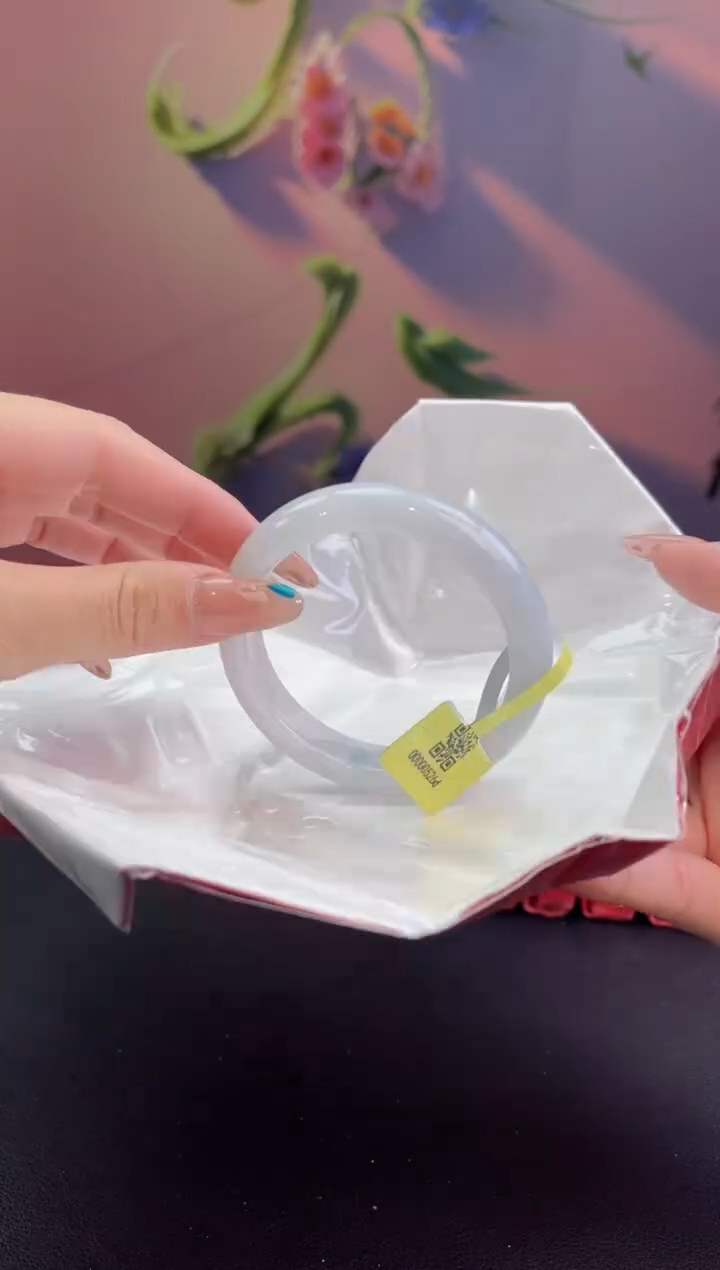 翡翠未镶嵌手镯8翡翠手镯(微瑕）