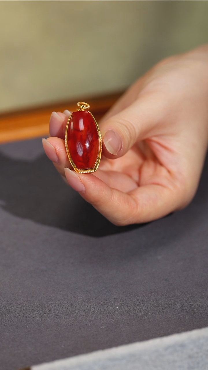 吊坠(不含链)18K金镶嵌南红玛瑙原矿D15