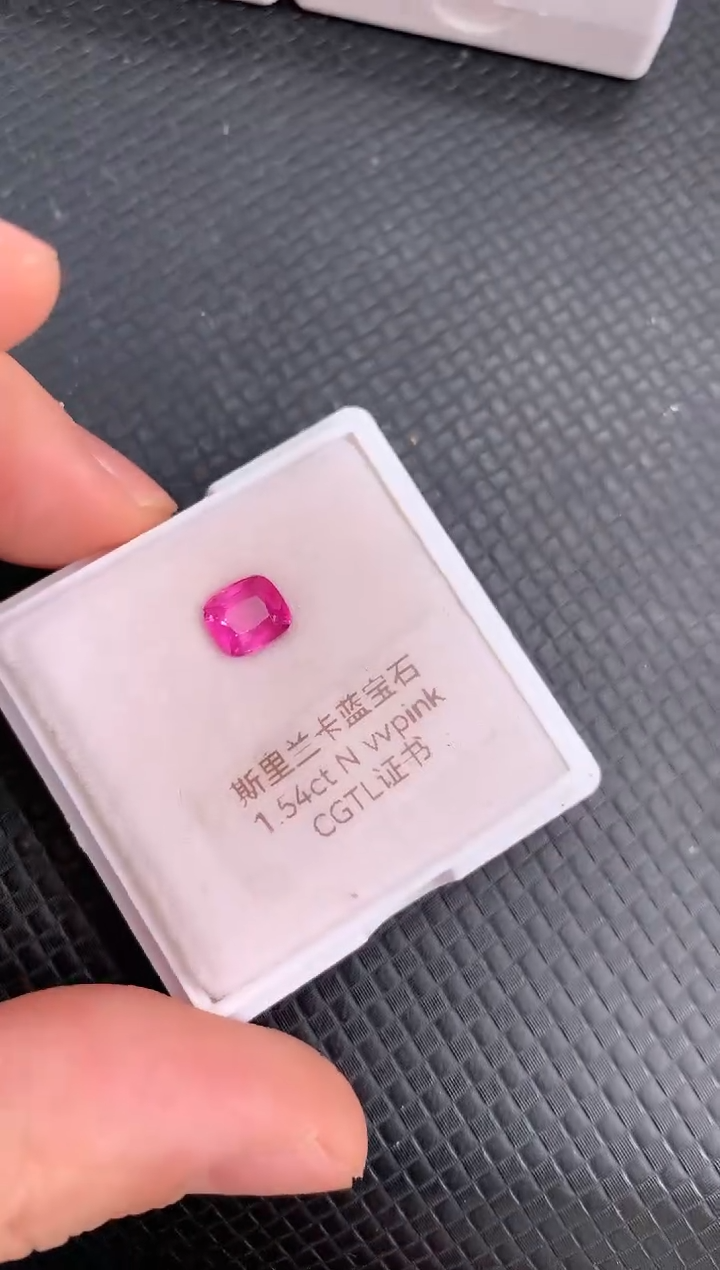 【闪购商品】蓝宝石裸石未镶嵌天然无烧艳粉色兰宝石