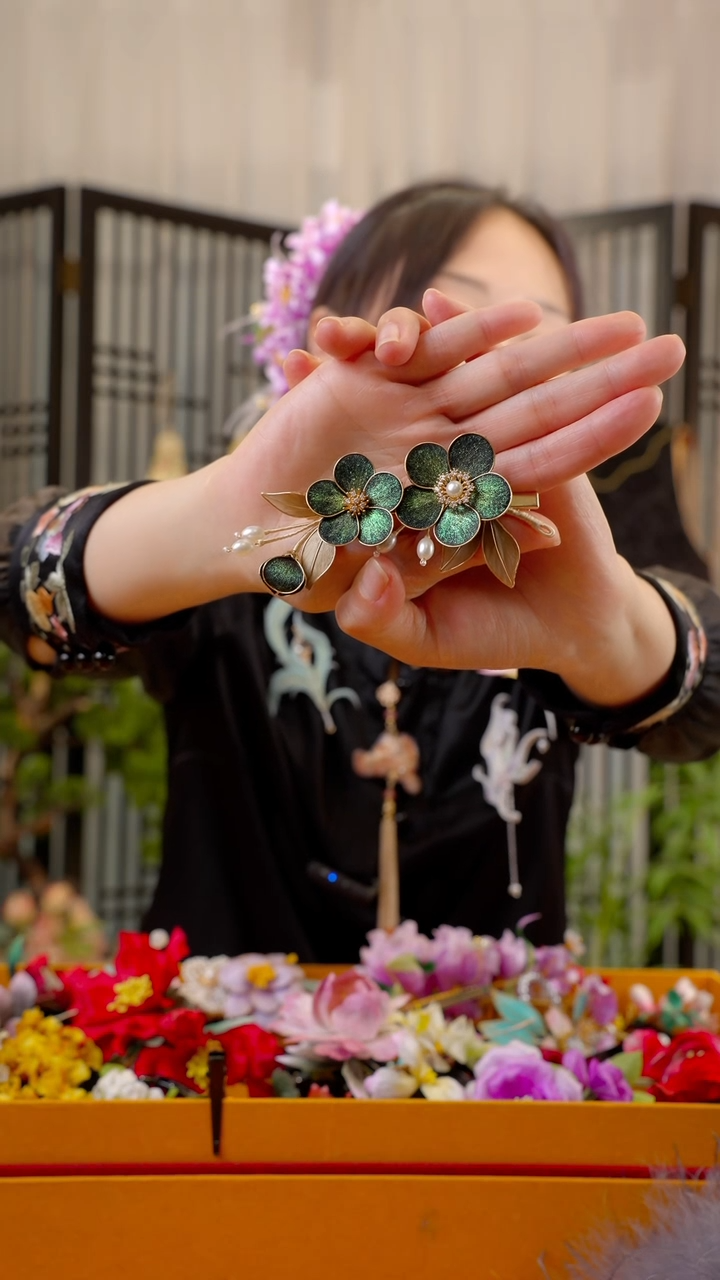 织绣心**阳非遗苏绣绒花手工饰品懒人夹