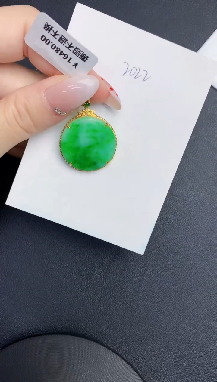 【闪购商品】翡翠颈饰18K金镶嵌0000000000