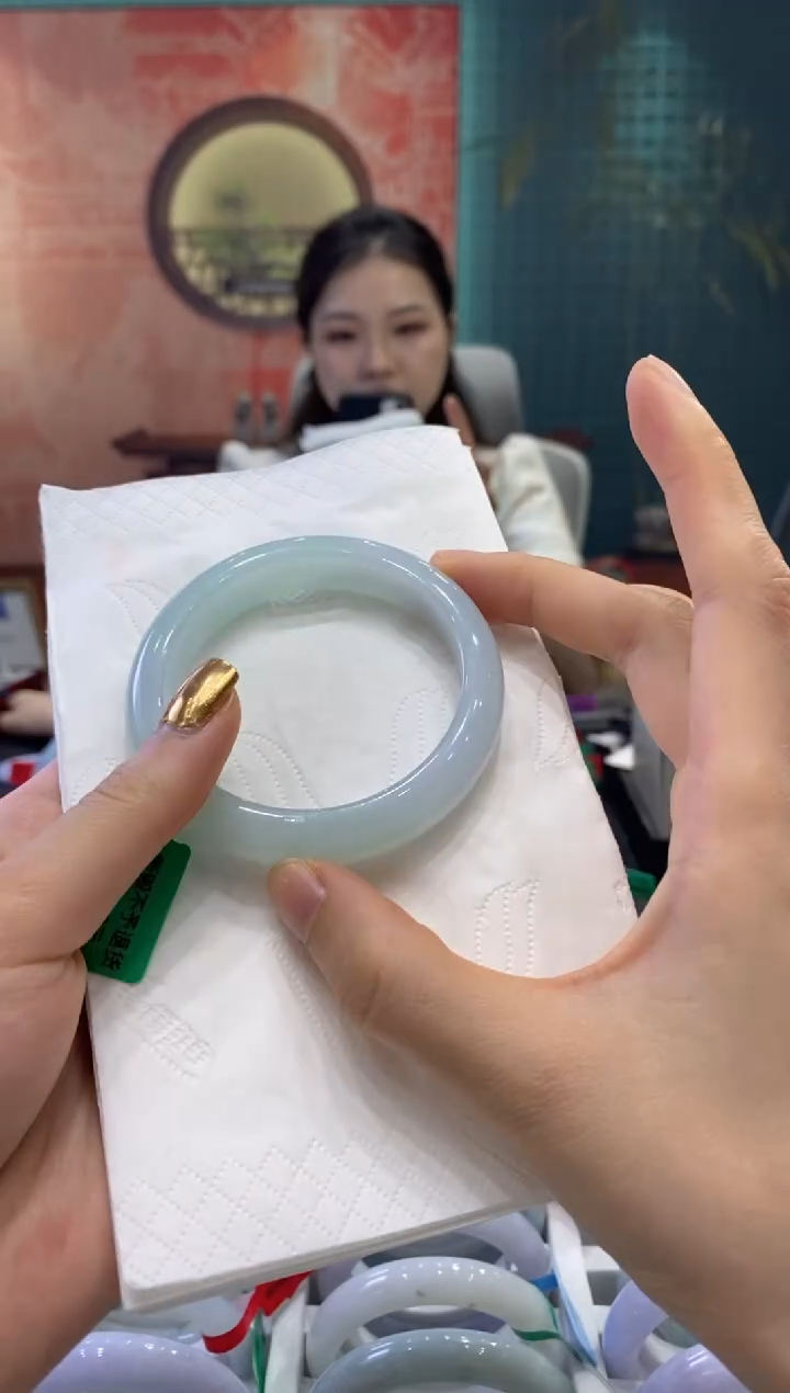 【闪购商品】翡翠手镯未镶嵌多人11690