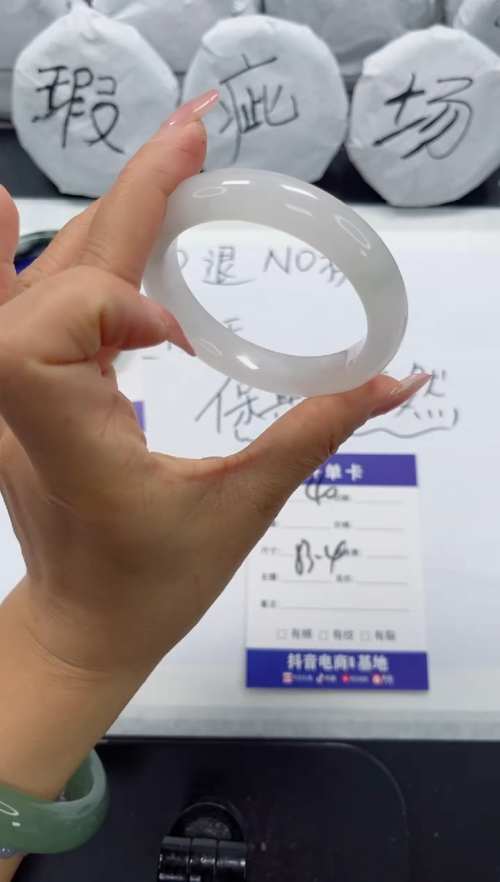 未镶嵌手镯石英质玉40-53.4