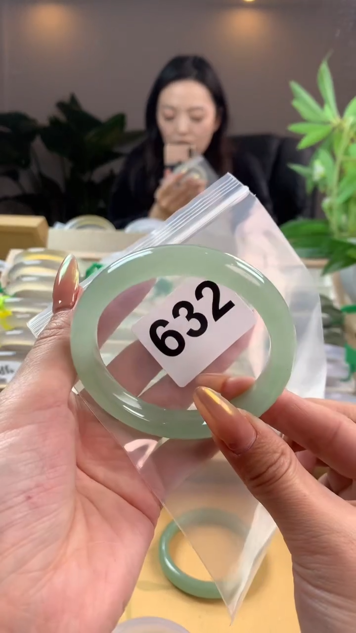 【闪购商品】石英质玉手镯未镶嵌632