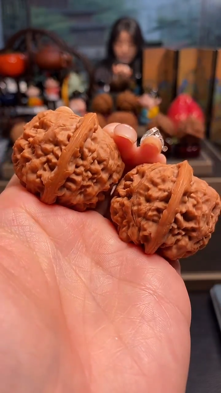 【闪购商品】文玩核桃把件H 891龙墩38尺