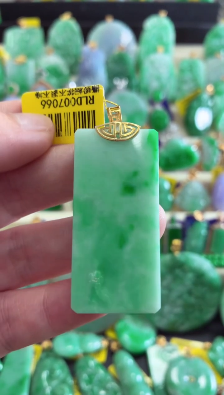 吊坠(不含链)18K金镶嵌翡翠挂件