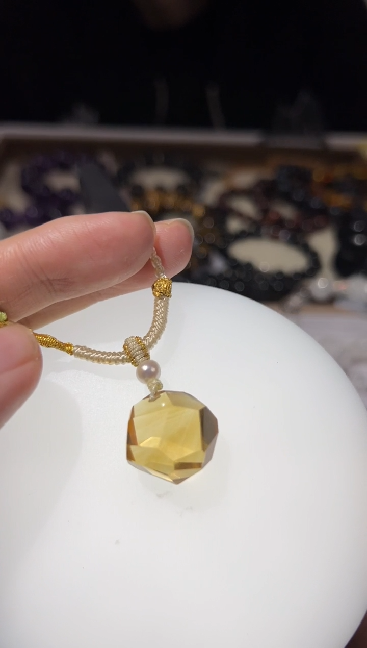 【闪购商品】水晶吊坠(赠链)未镶嵌黄水晶吊坠