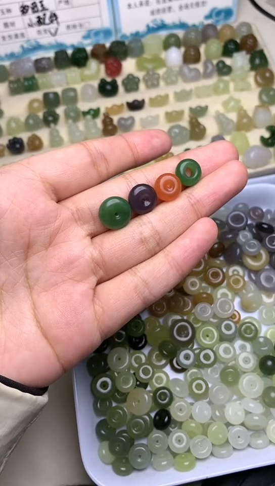 颈饰未镶嵌和田玉扩孔无售后