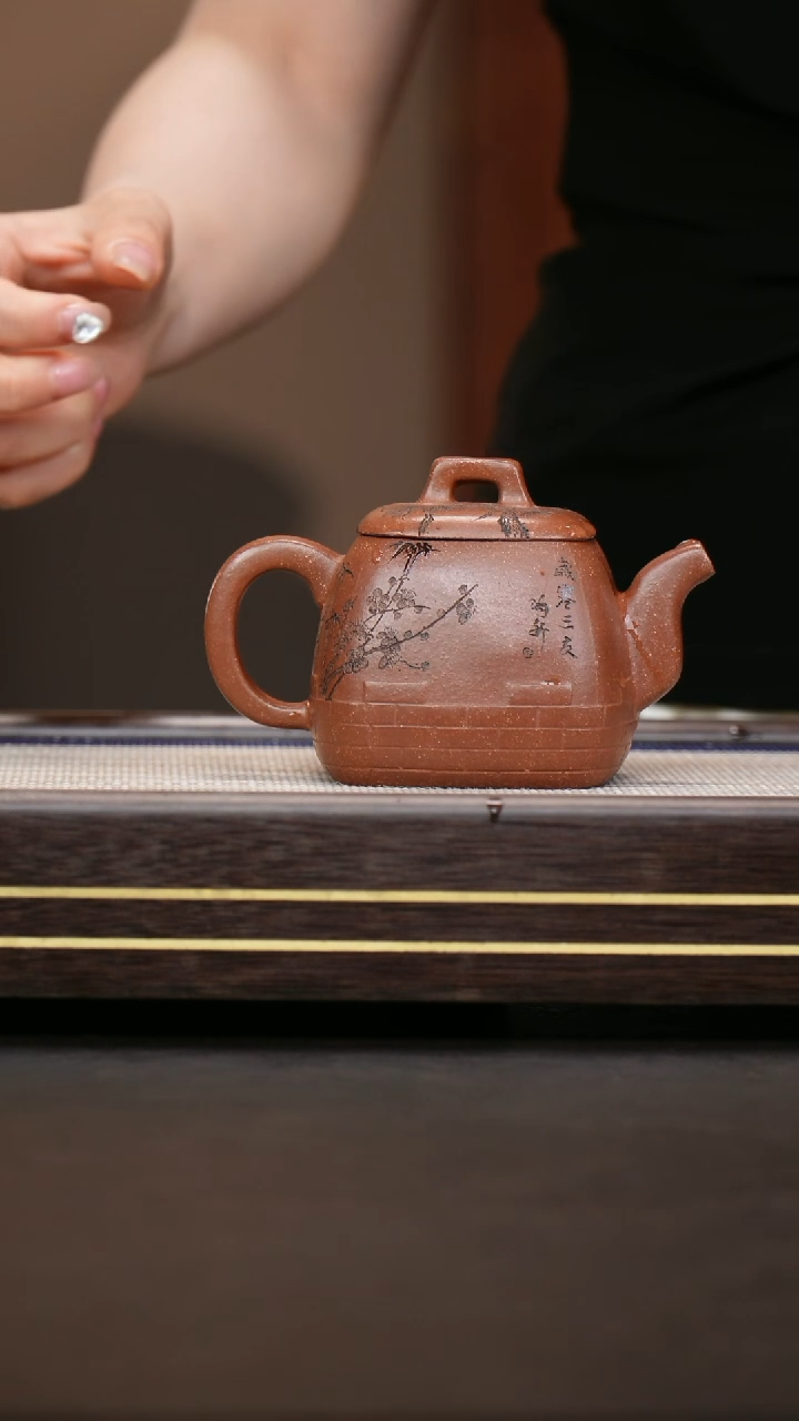 茶壶紫砂降坡泥  刻绘混方壶