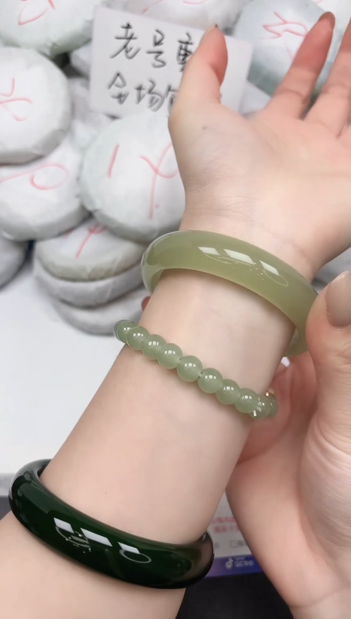 未镶嵌手镯石英质玉200/5758