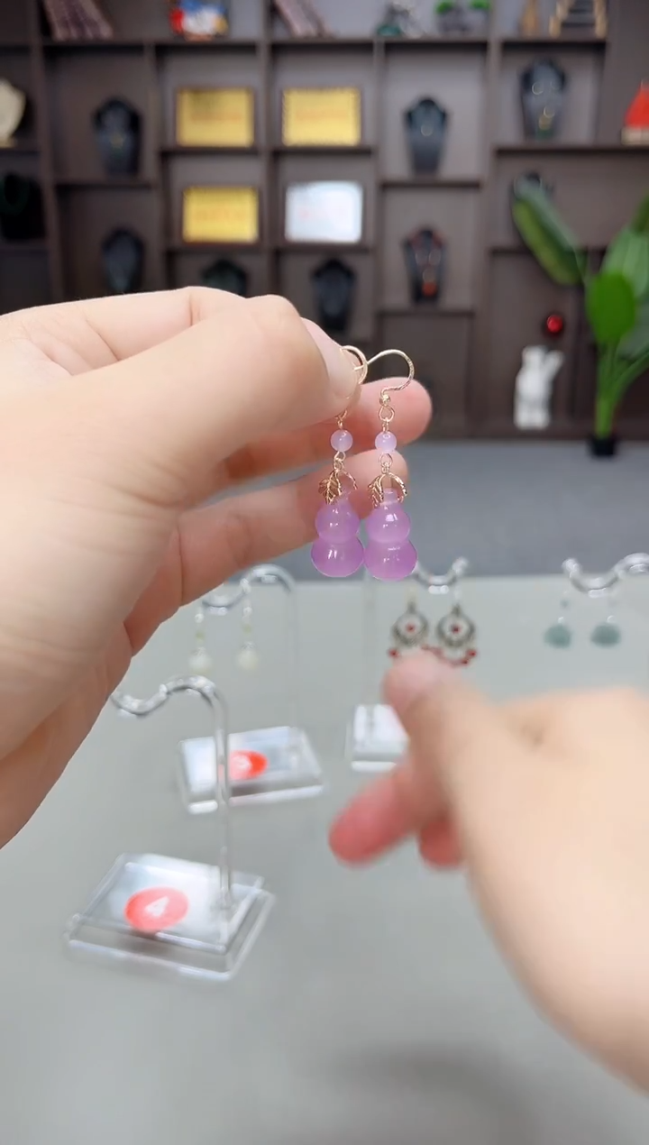 未镶嵌石英质玉（天山翠）耳饰236000