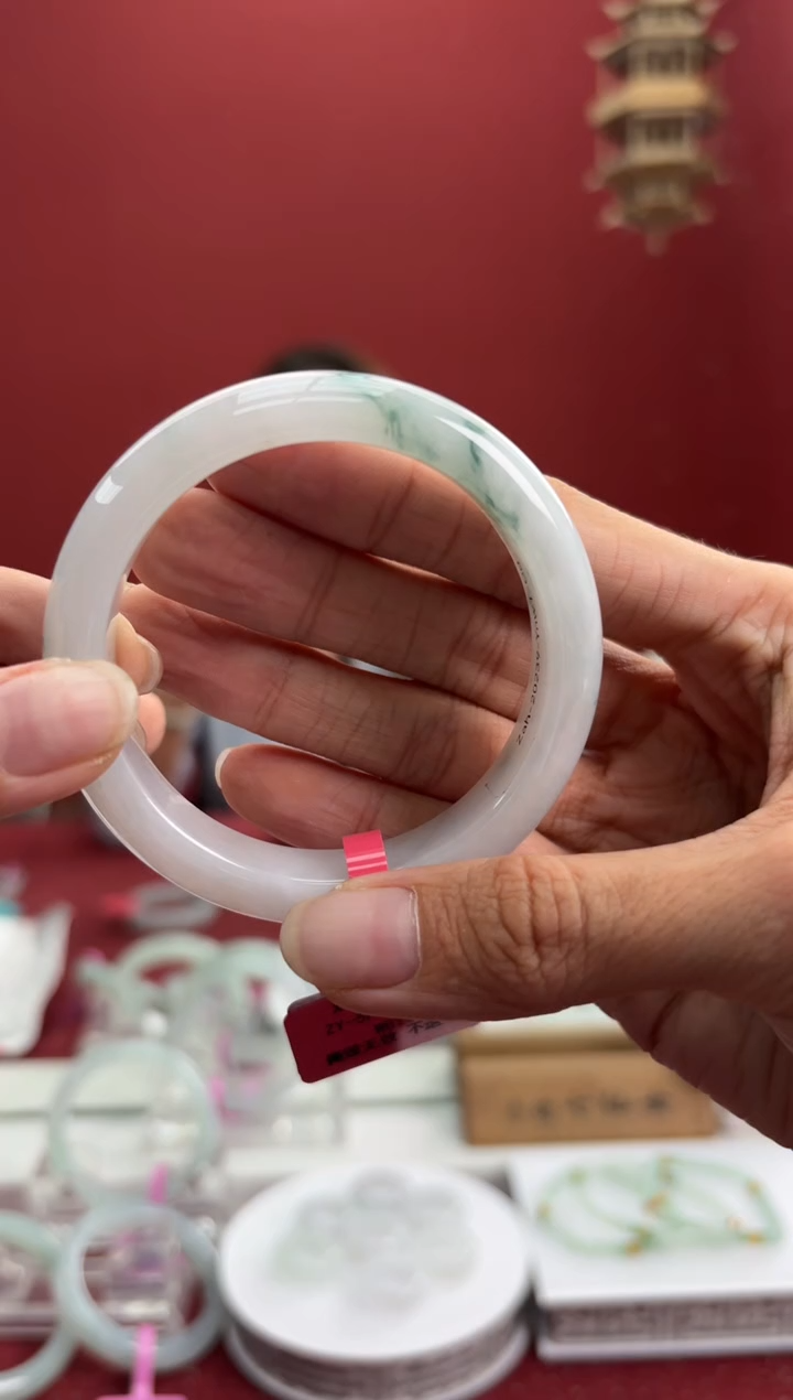 翡翠手镯未镶嵌手镯