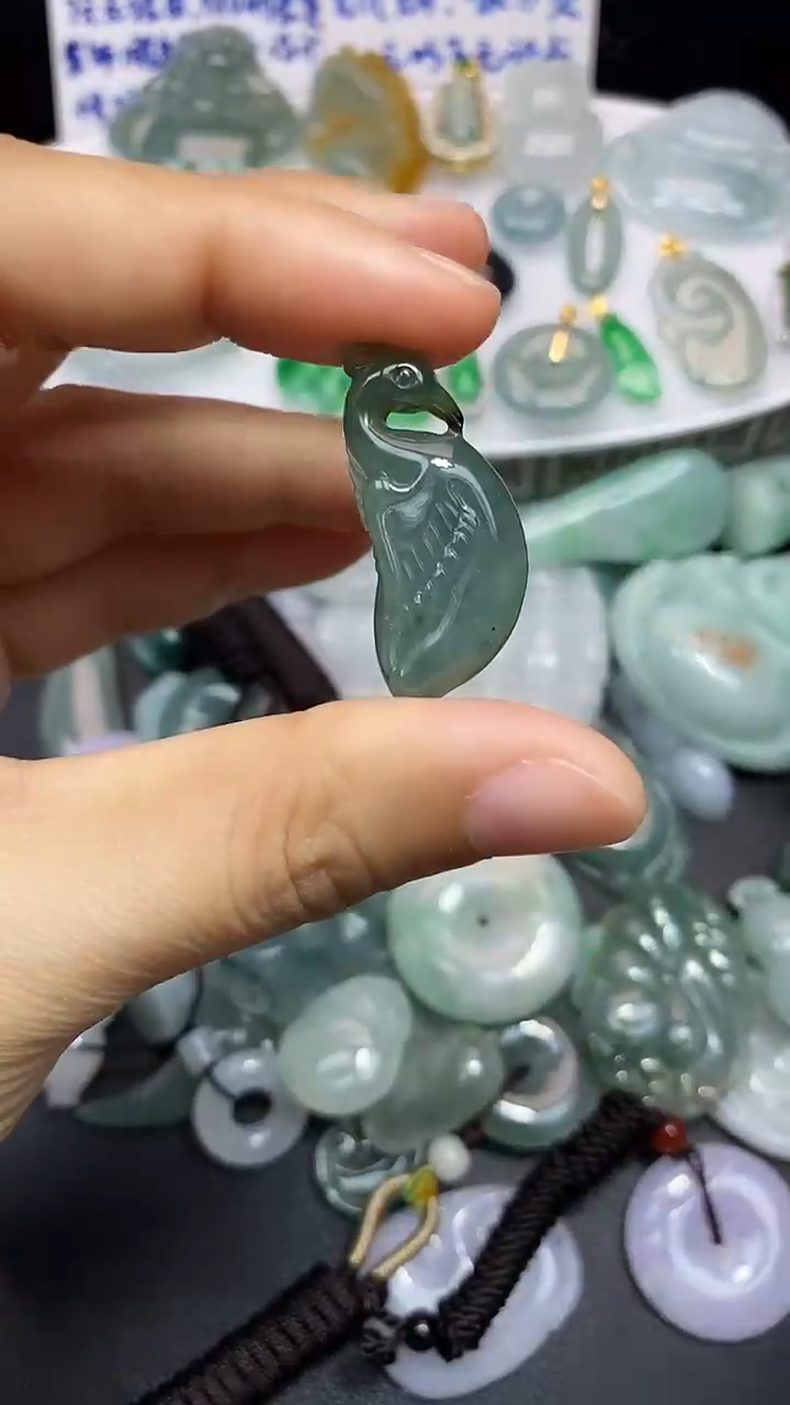 颈饰未镶嵌翡翠吊坠