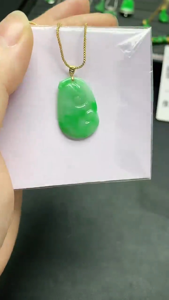 颈饰18K金镶嵌翡翠赠礼盒证书