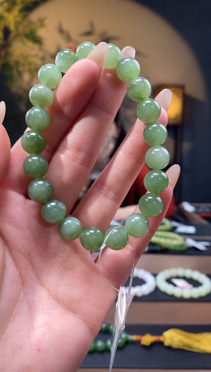 【闪购商品】和田玉-未镶嵌10mm碧玉圆珠手串