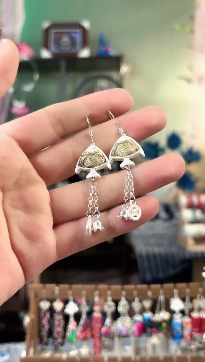 彩云南阁非遗老绣饰品182