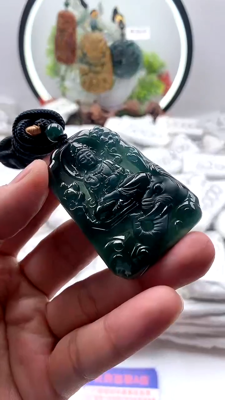 【闪购商品】翡翠颈饰未镶嵌普贤