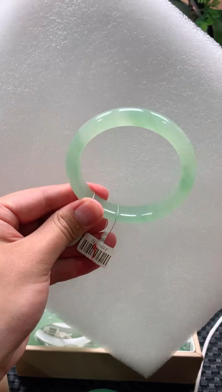 【闪购商品】石英质玉手镯未镶嵌青青64+乐乐