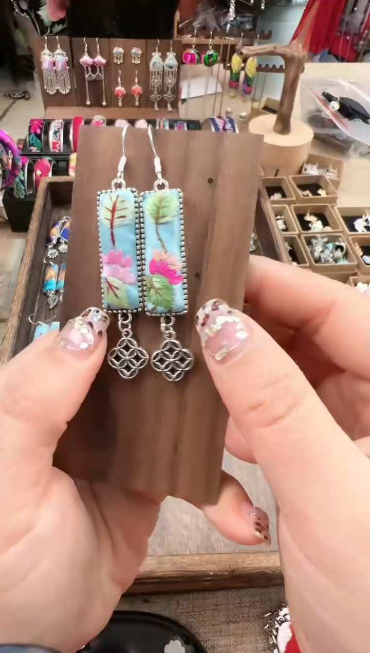 【闪购商品】织绣民族风老绣饰品298