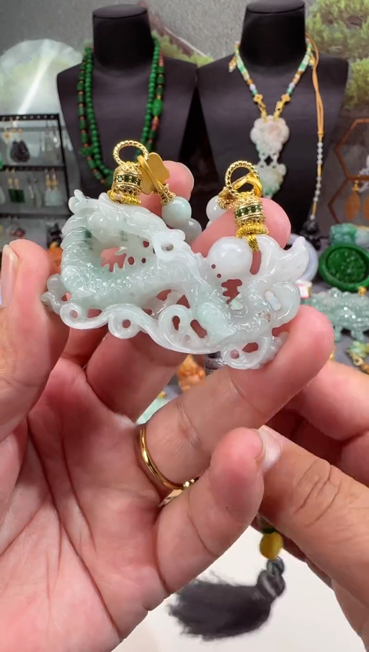 【闪购商品】翡翠颈饰未镶嵌牌子