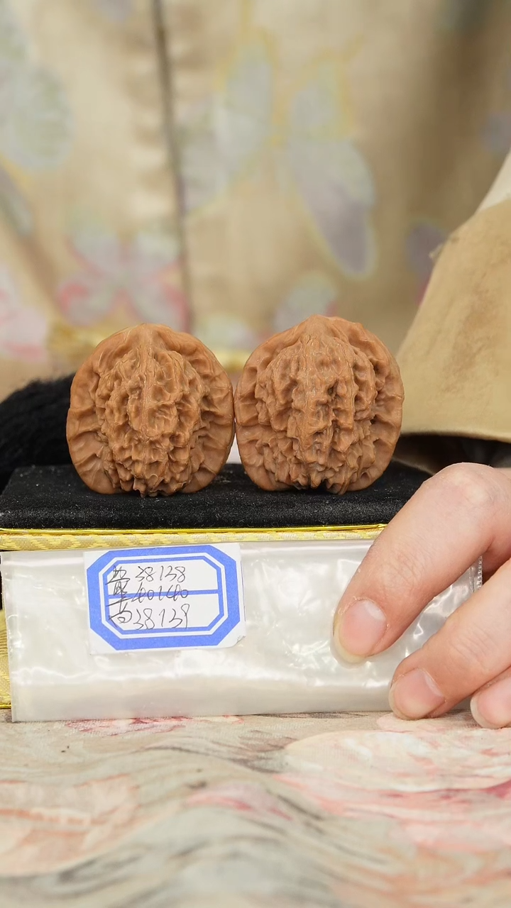 【闪购商品】文玩核桃把件非嫁接马老四