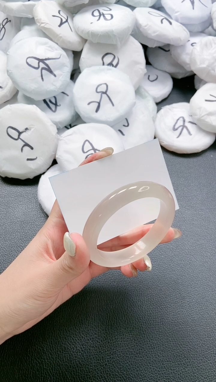 【闪购商品】石英质玉手镯未镶嵌 22L168-54