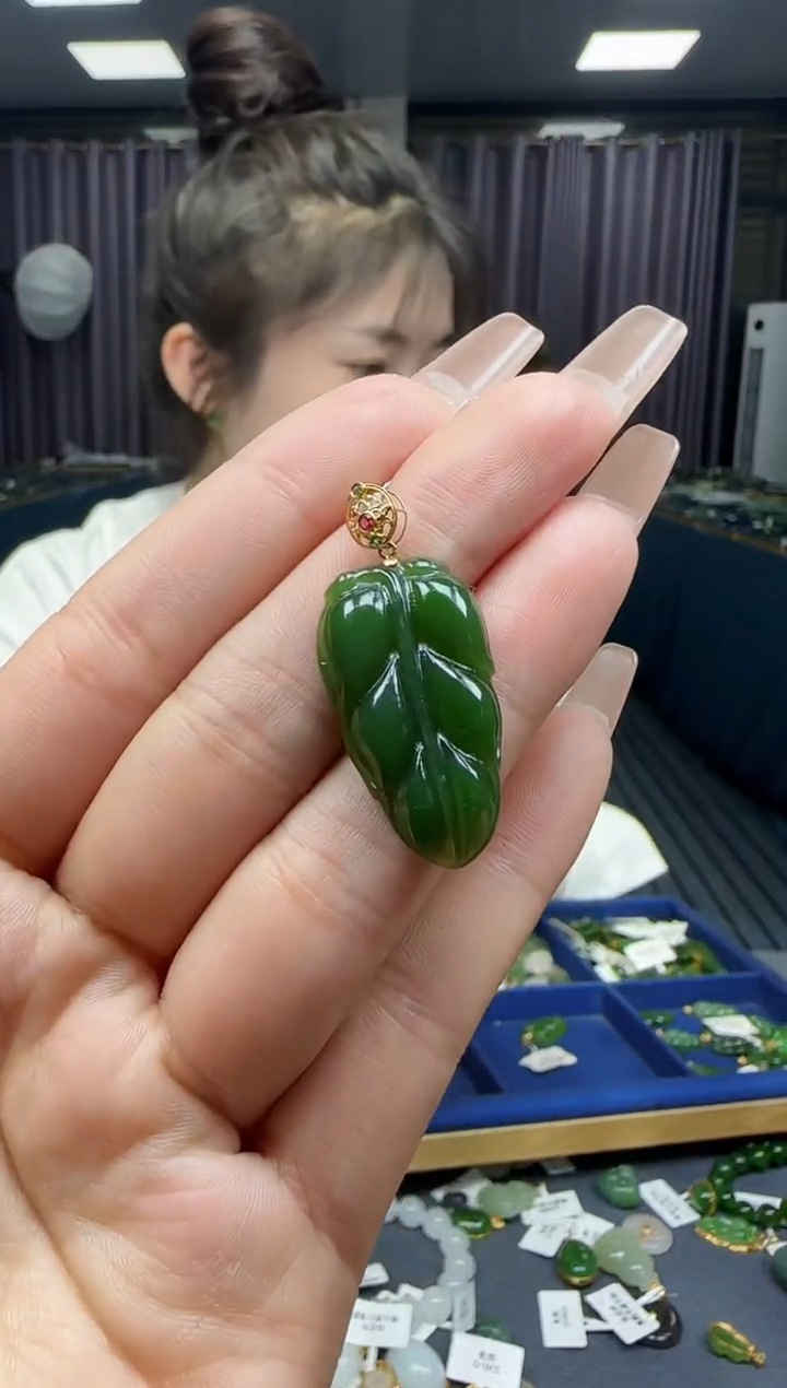 【闪购商品】和田玉挂件18K金镶嵌1