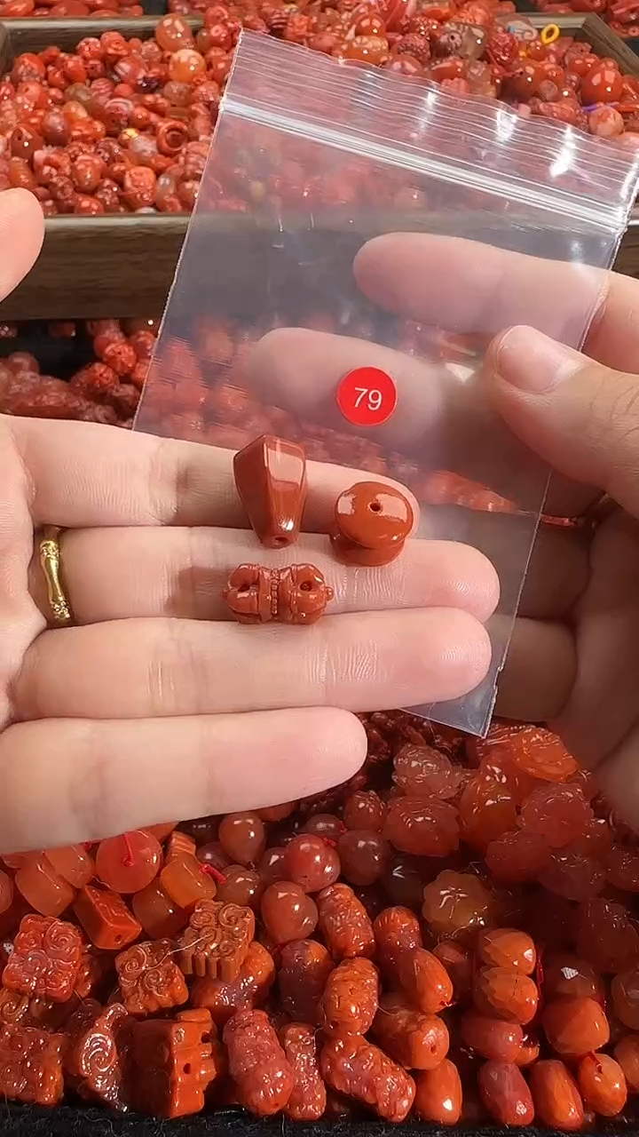 颈饰未镶嵌南红玛瑙1