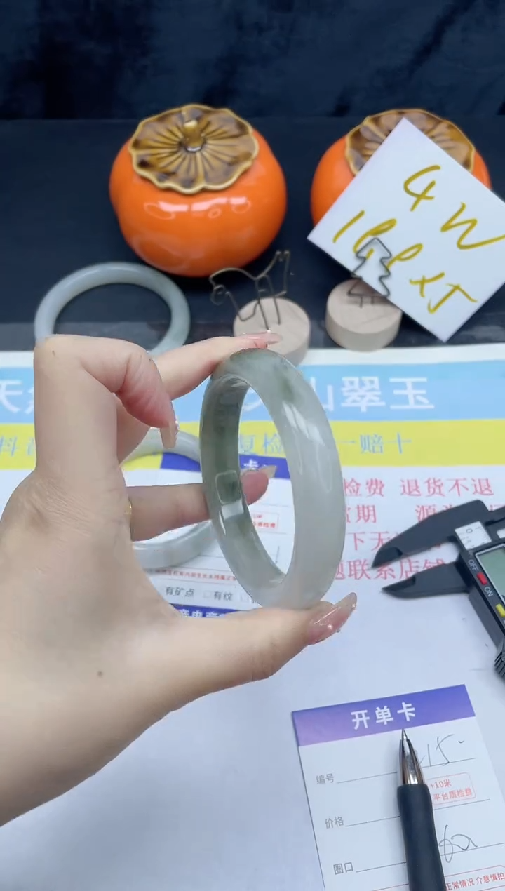 【闪购商品】石英质玉手镯未镶嵌215-60