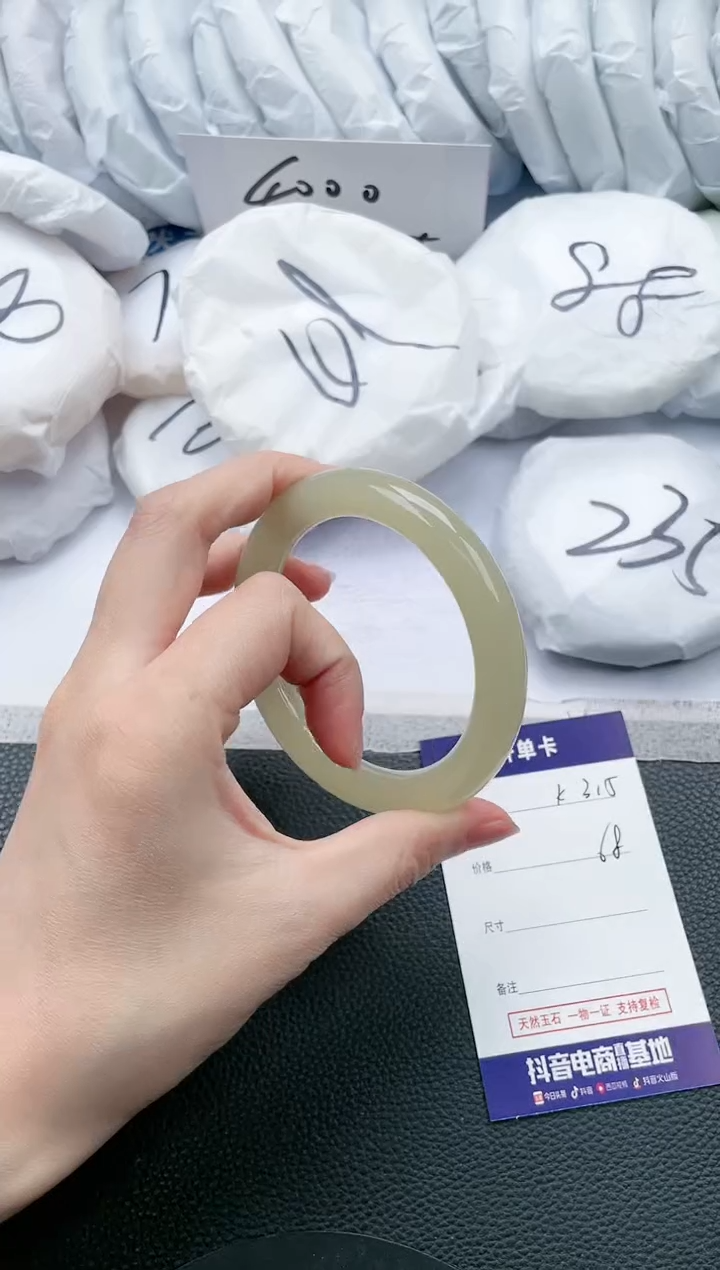 【闪购商品】石英质玉手镯未镶嵌K315